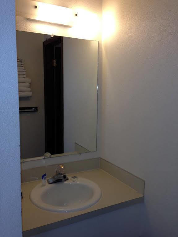 Americas Best Value Inn Laramie Exterior foto