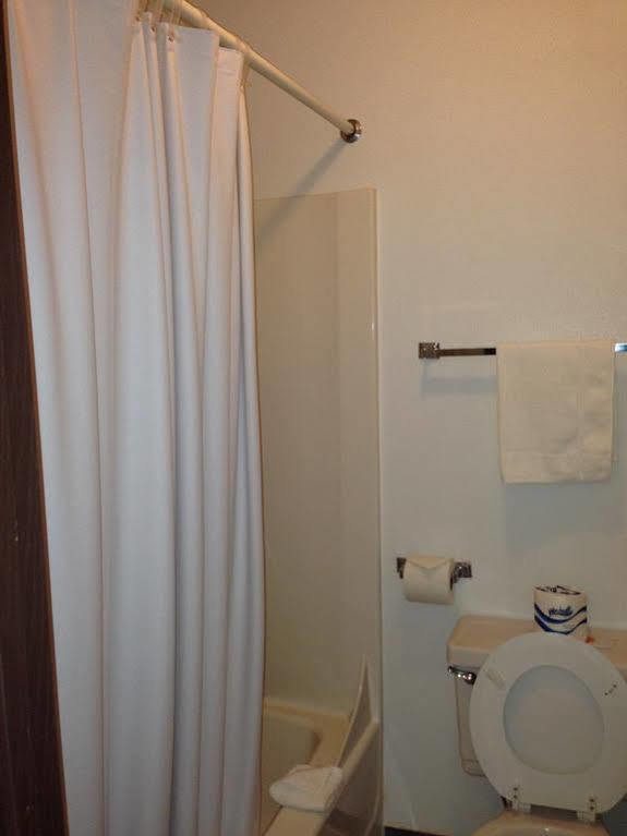 Americas Best Value Inn Laramie Exterior foto